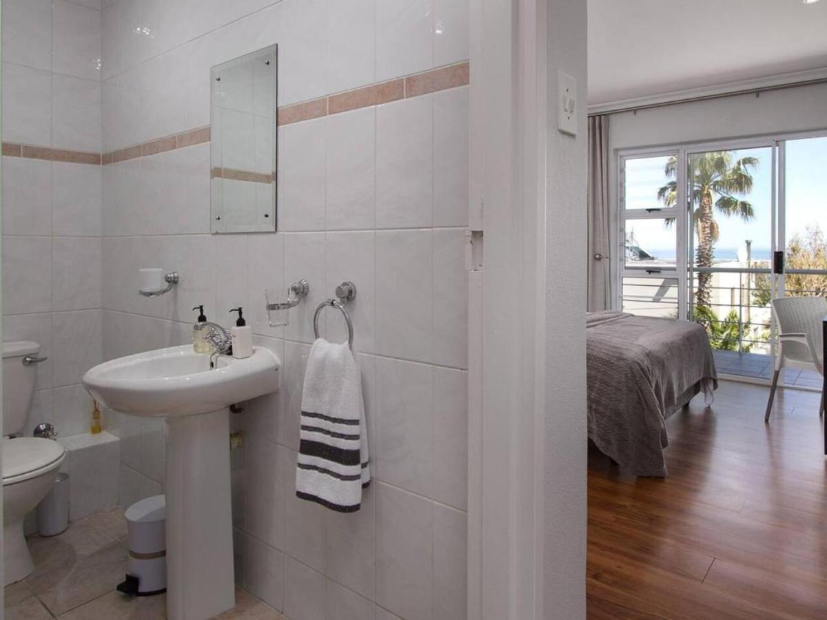 Seaview Camps Bay 6 Sleeper Apartment *